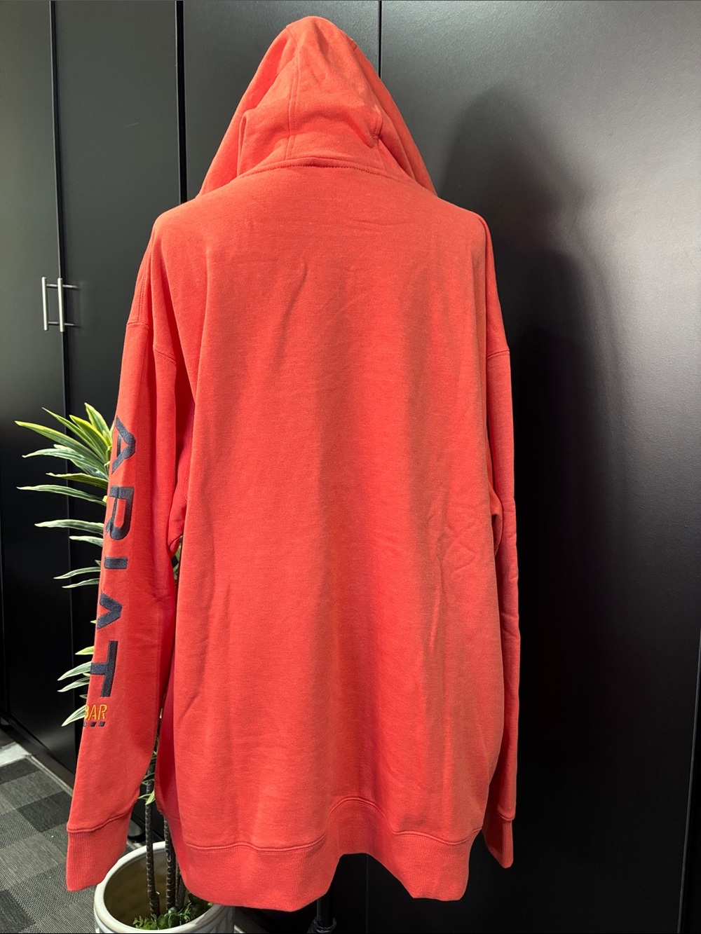 Ariat Pullover,stain release,embroidered sleeve,hood,pocket,fleece lined - Picture 5 of 10